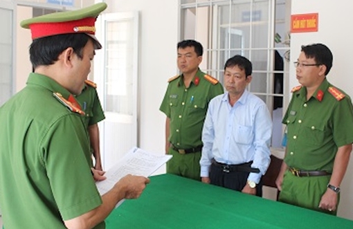 Giám đốc chi nhánh ngân hàng "giúp" khách lừa đảo hơn 2,3 tỷ đồng