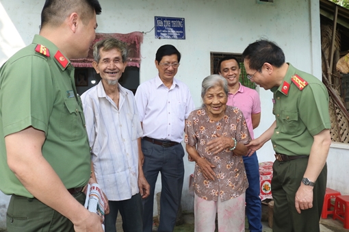 Chút tình Xuân về với quê hương Đồng Khởi anh hùng