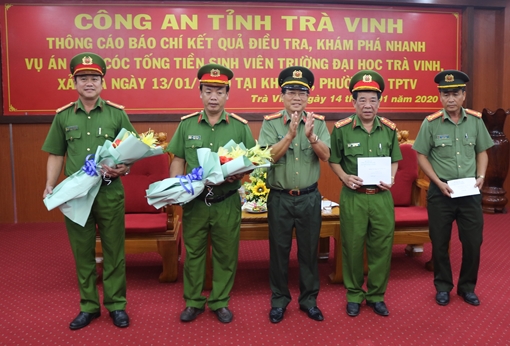 Khen thưởng tổ công tác giải cứu nữ sinh bị bắt cóc tống tiền 5 tỷ đồng