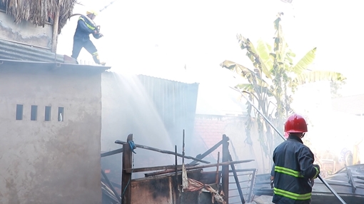 Bất cẩn trong đun nấu, nhà bếp bị cháy vào ngày 29 Tết