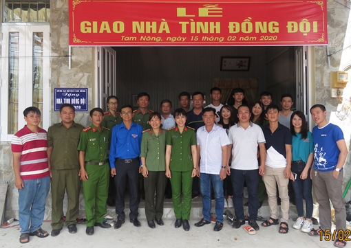 Công an huyện Tam Nông trao nhà tình đồng đội