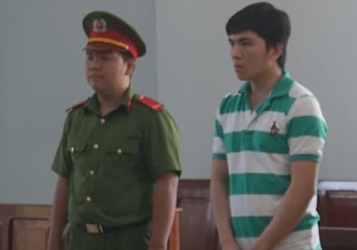 Gã trai nhiều lần dụ dỗ bé gái "ăn trái cấm" lĩnh 14 năm tù