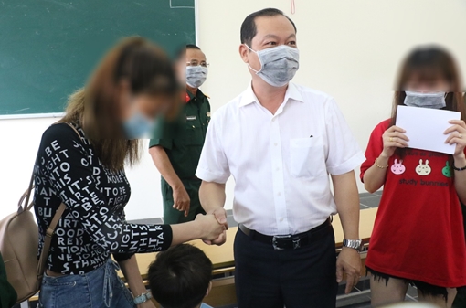 3 hành khách đầu tiên rời khỏi khu cách ly ở Cần Thơ