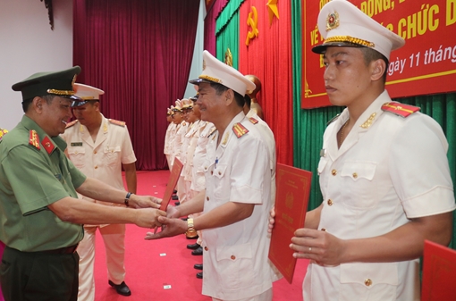 Vĩnh Long điều động 322 Công an chính quy về Công an xã