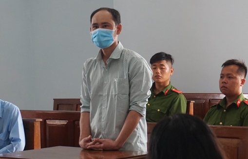 Dụ dỗ bé gái ra vườn rồi xâm hại 