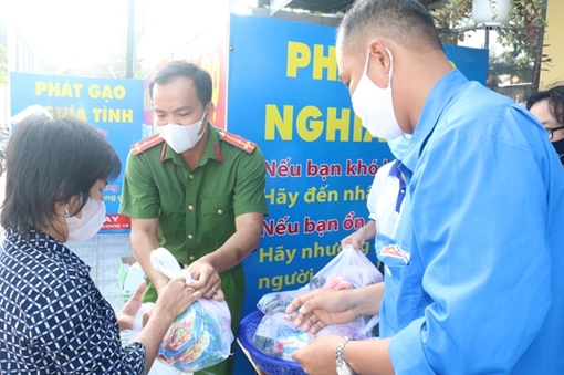 Công an Vĩnh Long tri ân các nhà hảo tâm hỗ trợ “ATM gạo”