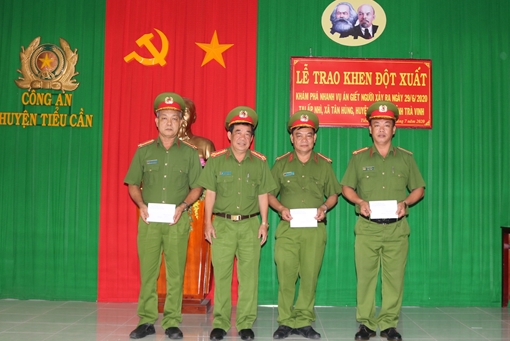 Công an Trà Vinh khen thưởng tập thể, cá nhân phá nhanh vụ án giết người