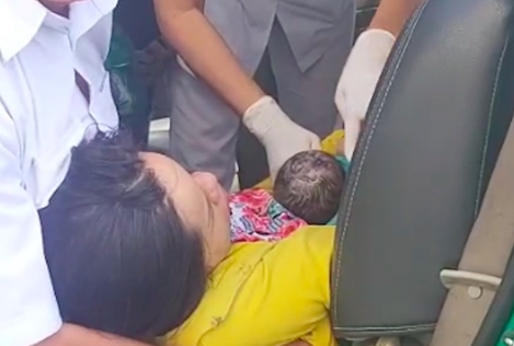 Tài xế taxi đỡ đẻ cho sản phụ ngay trên xe