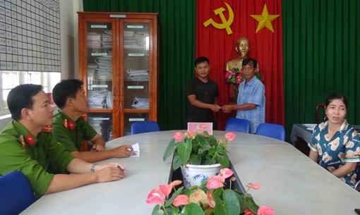 Nhặt được 10 triệu đồng tại máy ATM