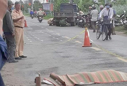 Bé gái 3 tuổi bị xe tông tử vong khi sang đường