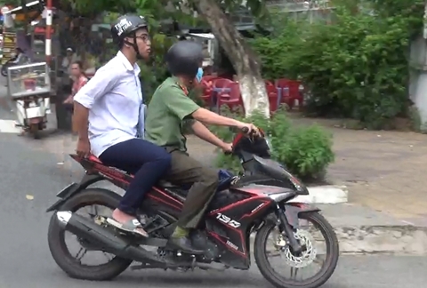 Vào tận nhà trọ chở thí sinh ngủ quên đến kịp giờ thi