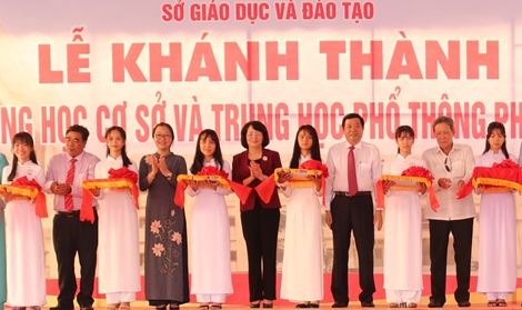 Phó Chủ tịch nước Đặng Thị Ngọc Thịnh dự lễ khánh thành trường Phan Văn Đáng
