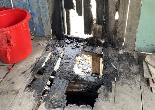 Nhà bị cháy, lu nước bị bỏ thuốc trừ sâu