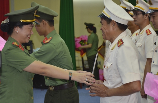 Công bố quyết định điều động Công an chính quy về xã, thị trấn