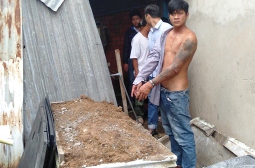 Ngáo đá đập phá mộ phần của cậu ruột