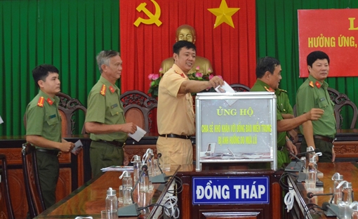 Công an tỉnh Đồng Tháp quyên góp 600 triệu đồng ủng hộ đồng bào miền Trung