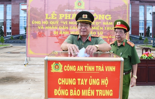 Công an tỉnh Trà Vinh quyên góp ủng hộ khắc phục hậu quả bão lũ