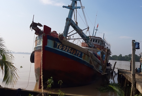 Đâm chết bạn nhậu trên tàu cá