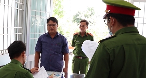 Bắt tạm giam cựu giám đốc, phó giám đốc ngân hàng