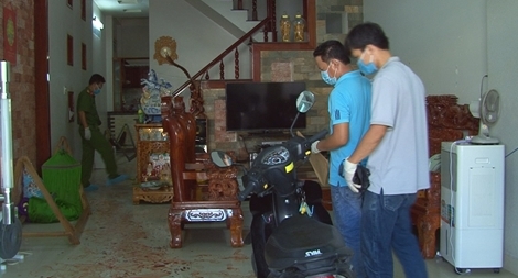 Sang nhà hàng xóm chơi bị chém rồi tẩm xăng đốt tử vong