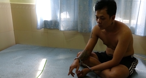 Cô gái bị bắt cùng bạn trai trong nhà nghỉ