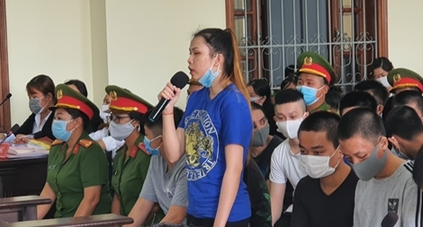 Cô gái 18 tuổi cầm đầu băng nhóm chém người