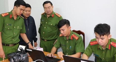 Làm thủ tục cấp CCCD gắn chíp điện tử cho phóng viên, nhà báo tại Cần Thơ