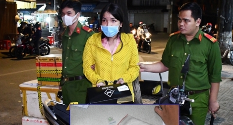 Giả gái vận chuyển thuốc lắc