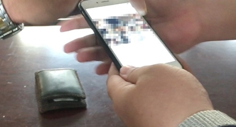 Quay clip nóng tống tình, tiền nữ sinh viên