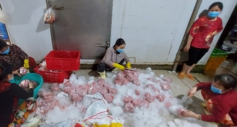 Phát hiện cơ sở sản xuất giò chả chứa hàn the