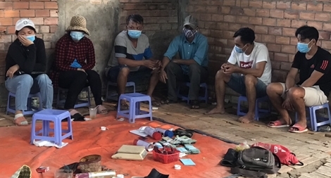 Xóa sổ sới bạc chiều cuối năm, tạm giữ gần 400 triệu đồng