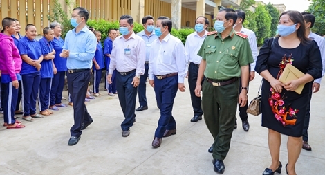 Lãnh đạo Cần Thơ thăm, chúc Tết, động viên những mảnh đời yếu thế