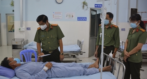 Truy tìm 2 kẻ trộm chó cầm chĩa đâm dân phòng