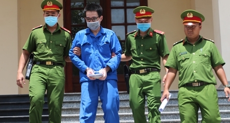 Cựu nhân viên ngân hàng lãnh 19 năm tù