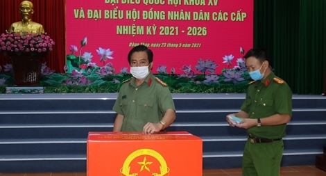 Công an Vĩnh Long, Đồng Tháp bỏ phiếu bầu cử