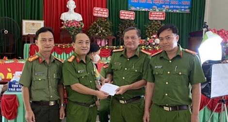 Công an Vĩnh Long quyết tâm về đích hoàn thành chiến dịch cấp CCCD