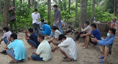 Tiền Giang khởi tố 3 bị can tổ chức đánh bạc ngay mùa dịch