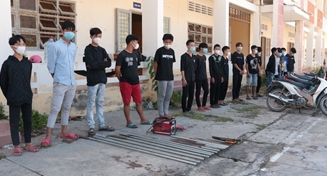 Ngăn chặn 20 thanh thiếu niên dùng hung khí chuẩn bị hỗn chiến