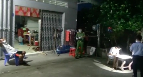 Xử phạt nhóm công nhân nhậu trong khu vực phong tỏa