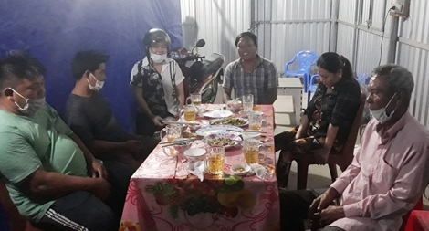 Phạt 6 người ngồi nhậu ở Trà Vinh 90 triệu đồng