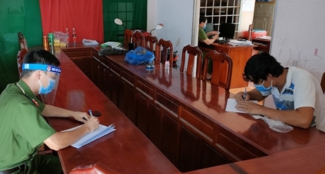 Ra đường không rõ lý do bị phạt 2 triệu đồng