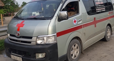 Xe cứu thương chở người không phải bệnh nhân định “thông chốt kiểm dịch”