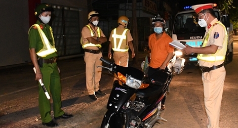 Công an tỉnh Trà Vinh siết chặt việc thực hiện giãn cách xã hội