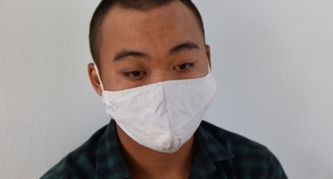 Chui vào màn "dỗ dùm con" cho nữ chủ nhà rồi "thó" điện thoại