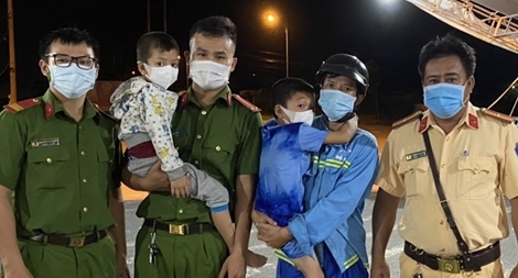 Vì nhớ cha, hai đứa trẻ đi từ Hậu Giang đến Cần Thơ