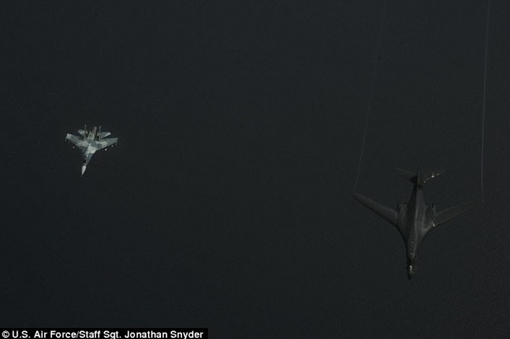 Mỹ công bố ảnh Su-27 Nga "hộ tống" B-52 trên vùng biển Baltic