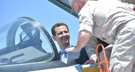 Tổng thống Syria thăm căn cứ không quân Nga sau lời đe dọa của Mỹ