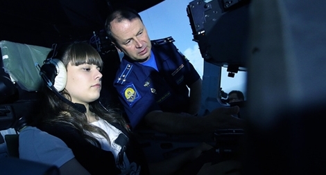 Dàn "chân dài" đẹp mê hồn của Nga học lái máy bay chiến đấu