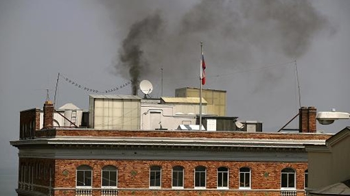 Khói đen bí ẩn bốc lên từ toà nhà tổng lãnh sự quán Nga ở San Francisco