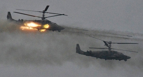 Máy bay, xe tăng Nga nã đạn dồn dập sát biên giới với châu Âu